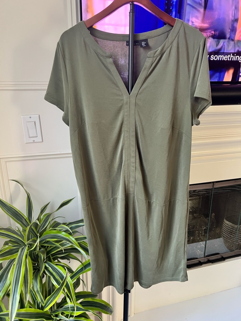 Tahari Olive Green V-Neck Short Sleeve Dress